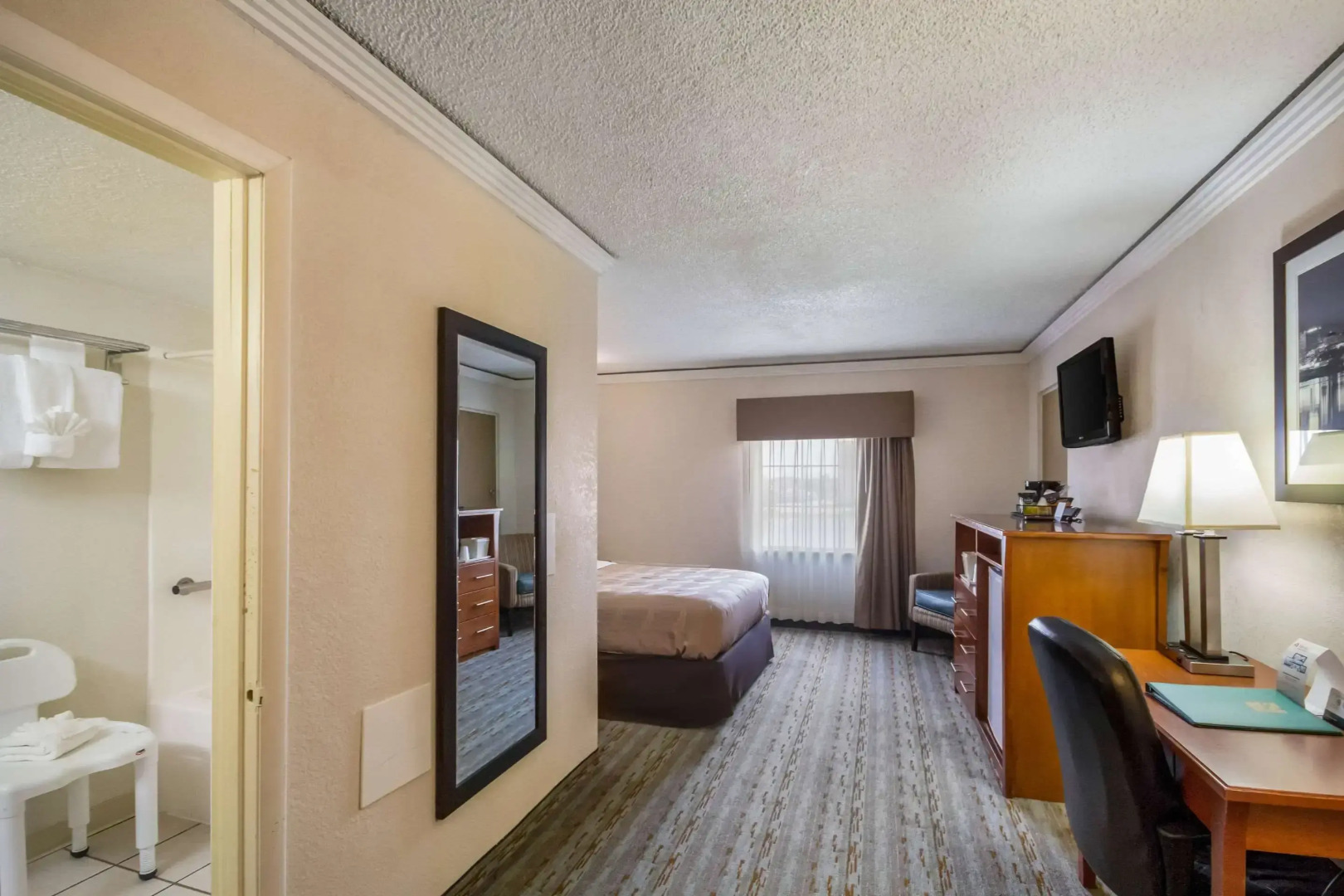 Quality Inn & Suites Kansas City - Independence I-70 East