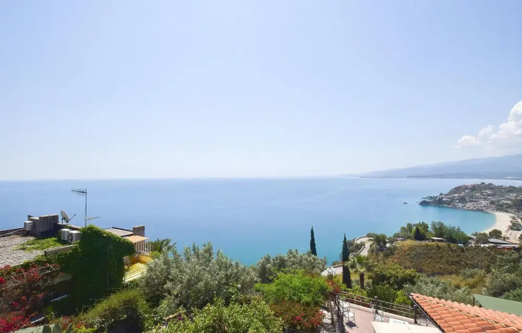 Stunning Home in Motta San Giovanni With Wifi and 4 Bedrooms