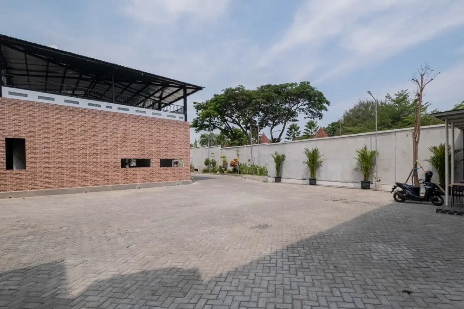 Sans WM Hotel Blitar