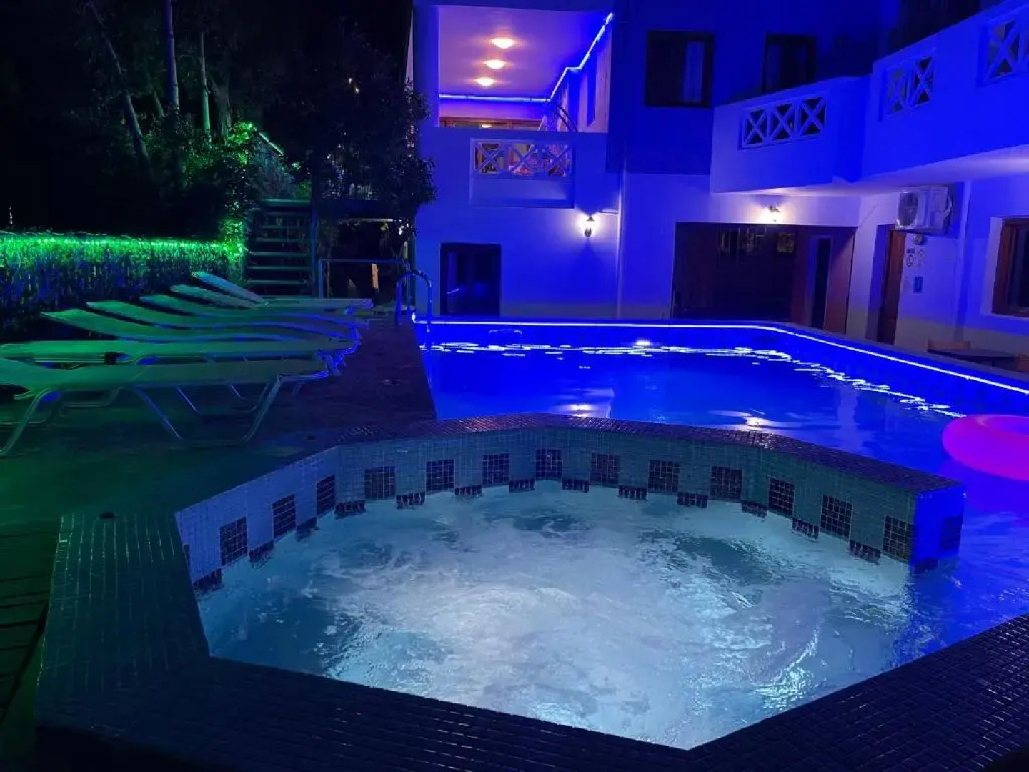 Romantica Hotel Apartments