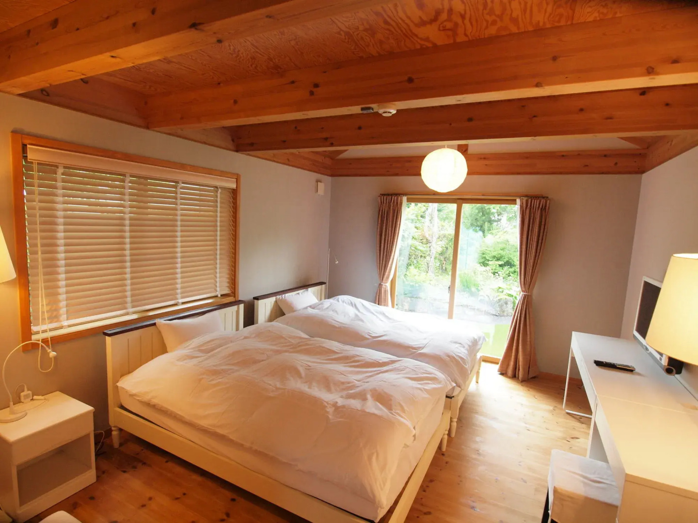 Holiday House Green Garden