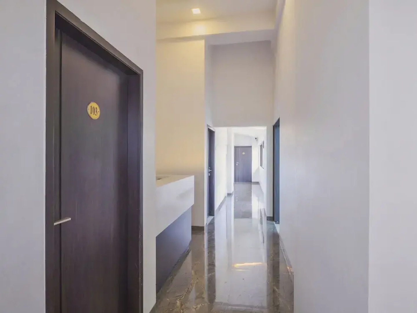 Collection O 23137 Blue Roof Club