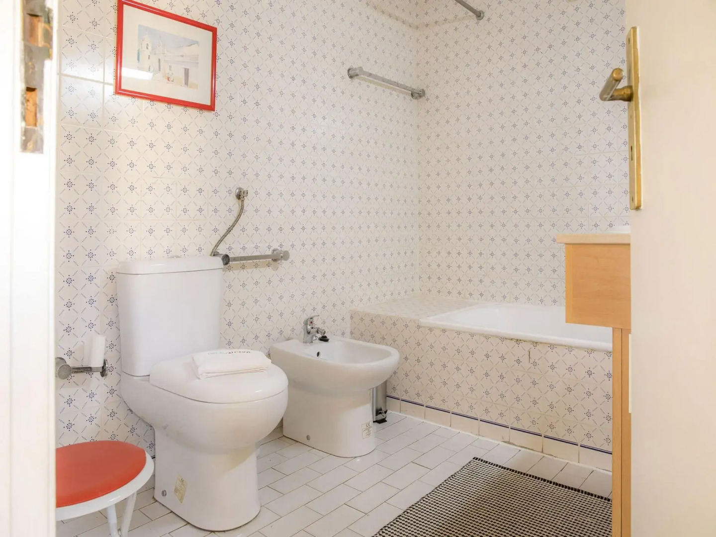 A27 - Secluded Apartment 2 Minutes from the Center