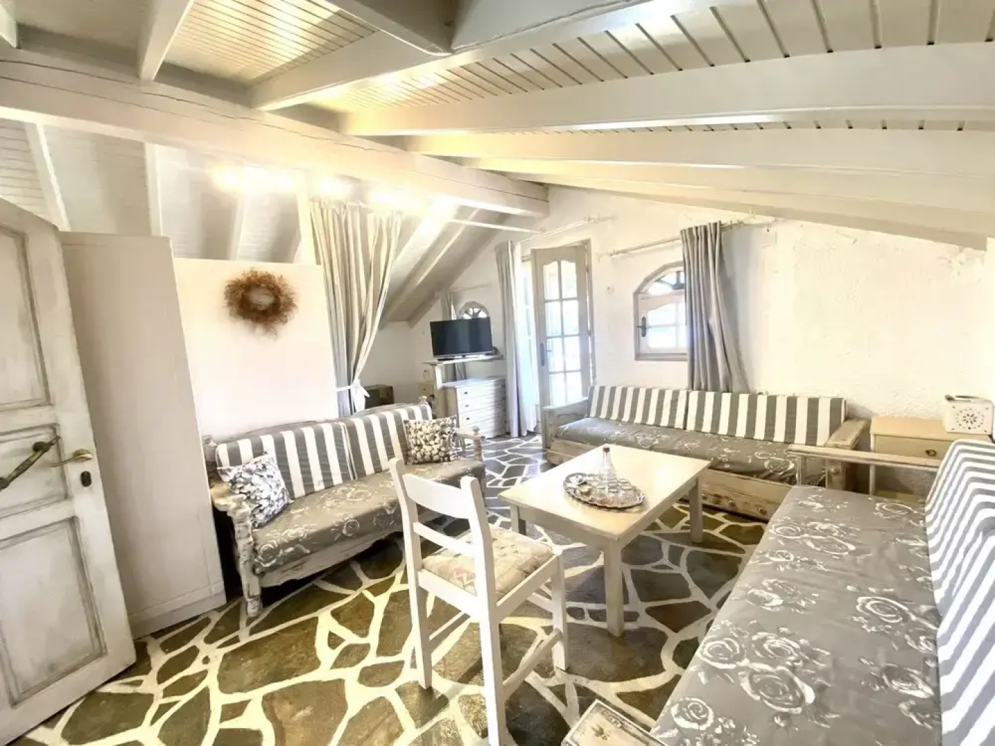Sybota Seaside Retreat - Chique Marina Loft
