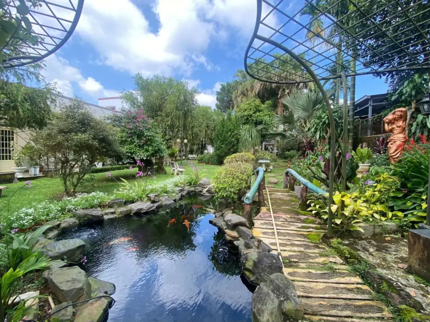 Huynh Gia Bao Hotel 2