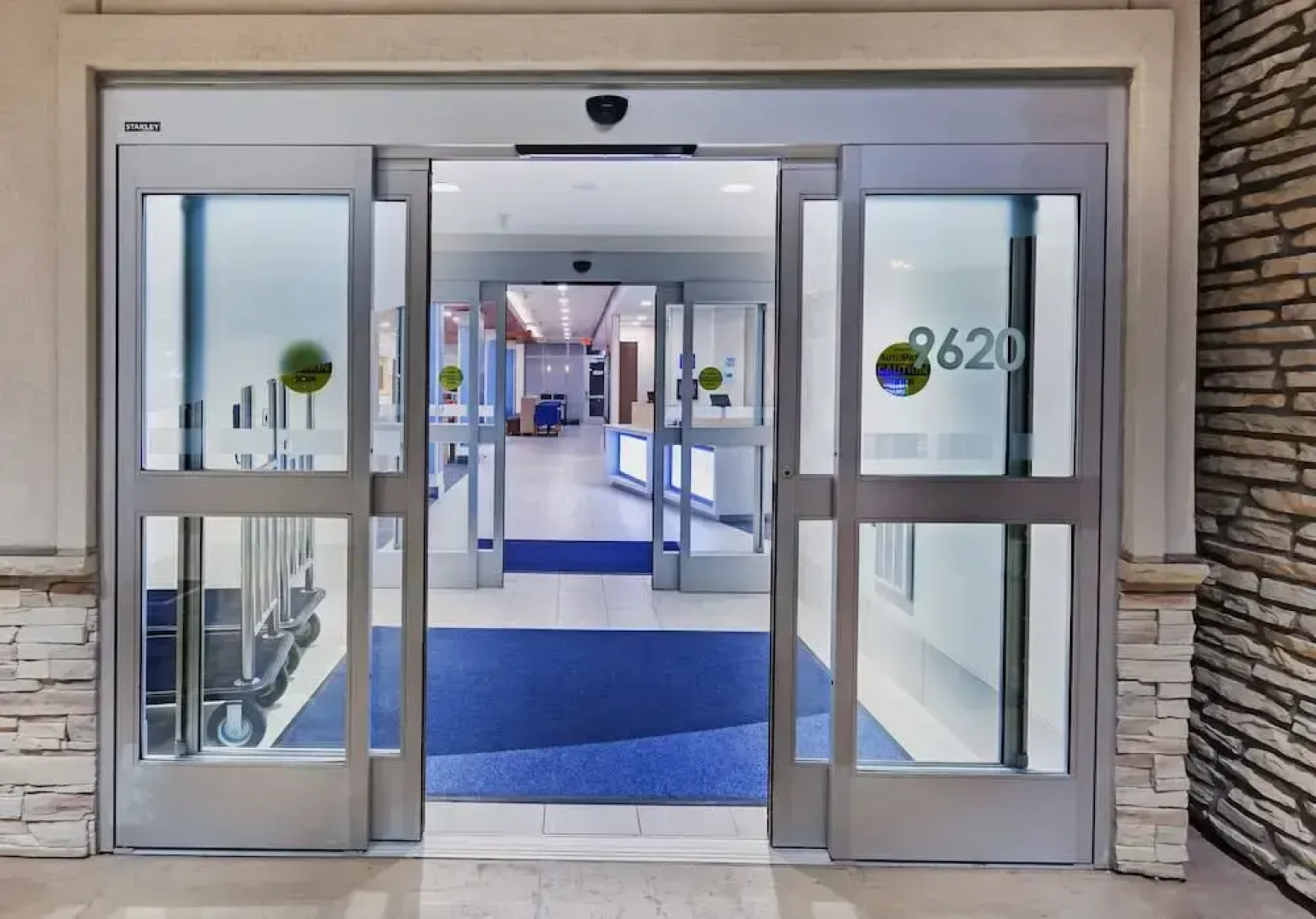 Holiday Inn Express & Suites Lenexa Overland Park Area