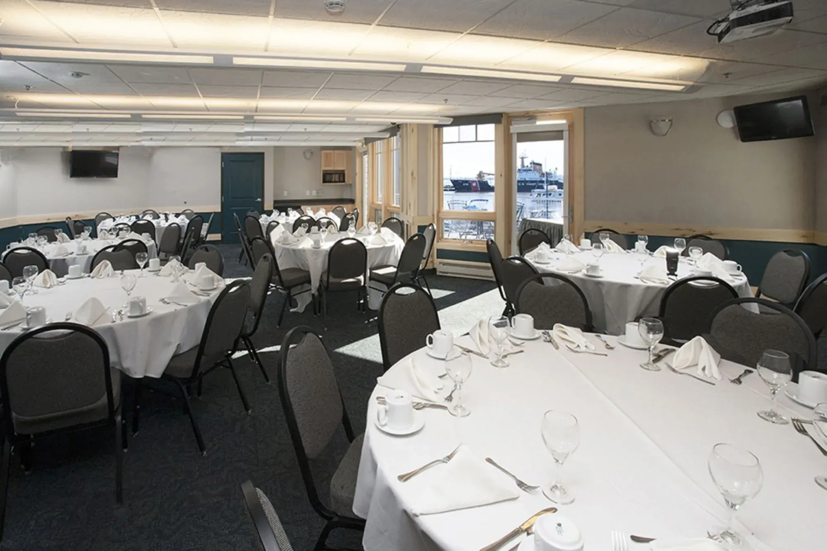 Park Point Marina Inn