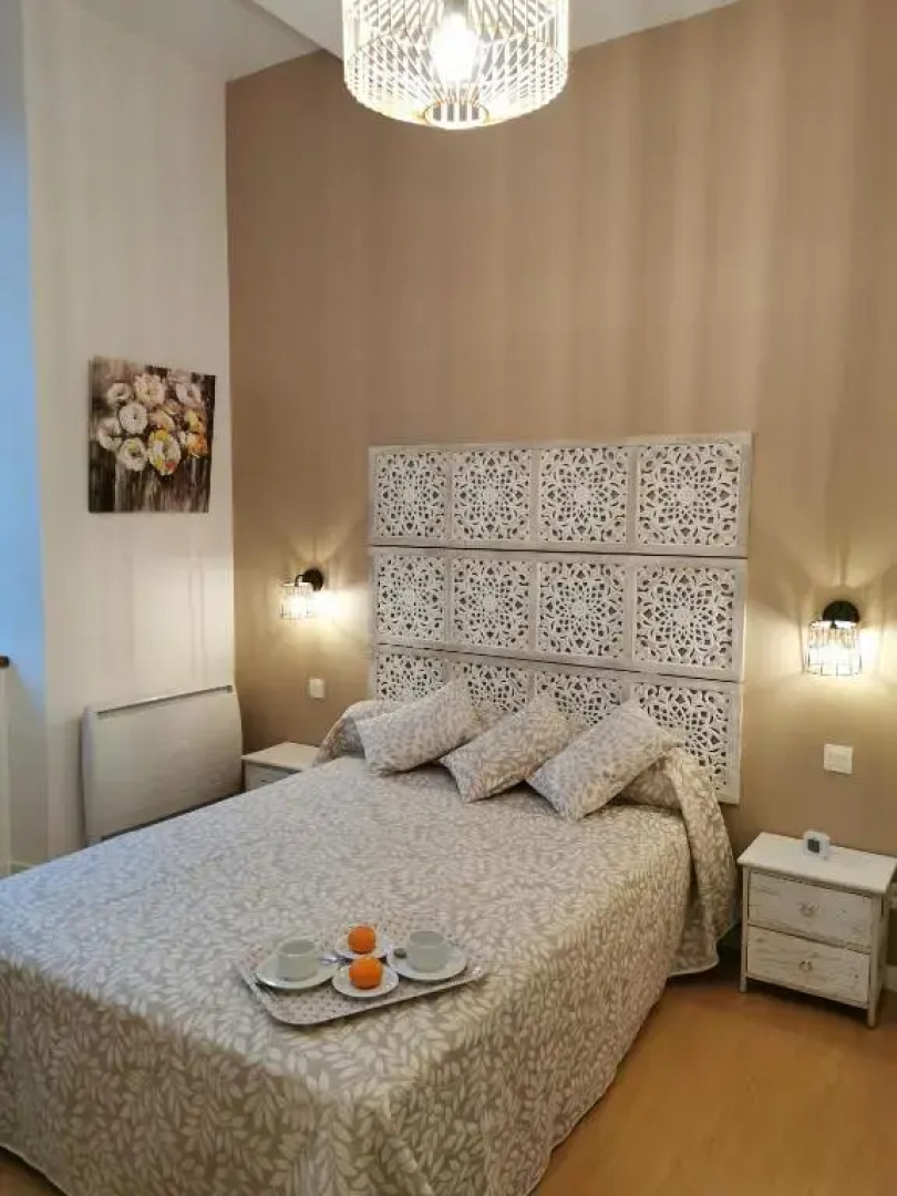 MAGNIFIQUES , T2 ou Studio, dans village de montagne Face aux Thermes