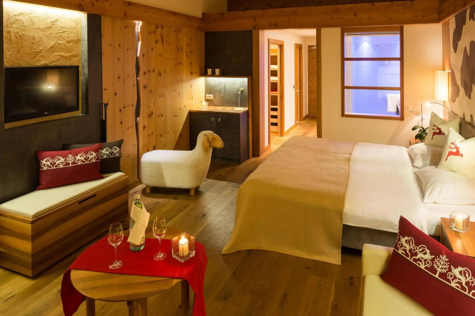 Hotel Emmy - five elements