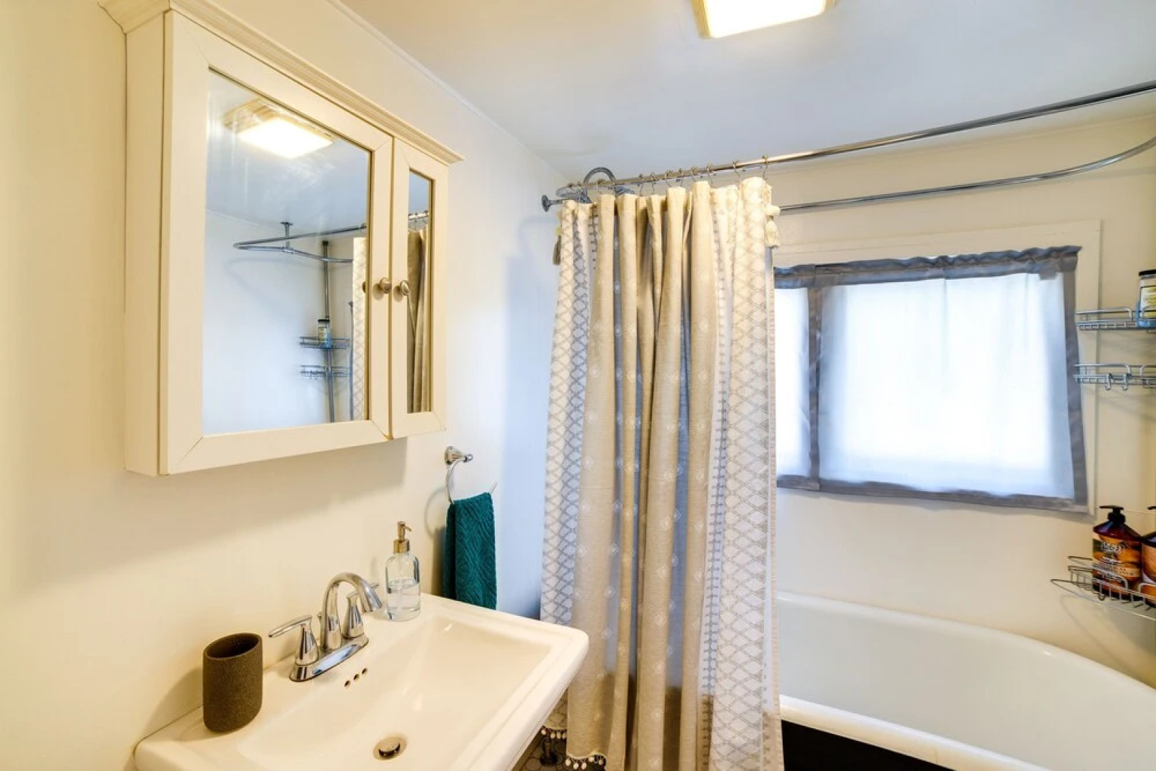 Charming Redlands Duplex Near Park w/ Shared Yard