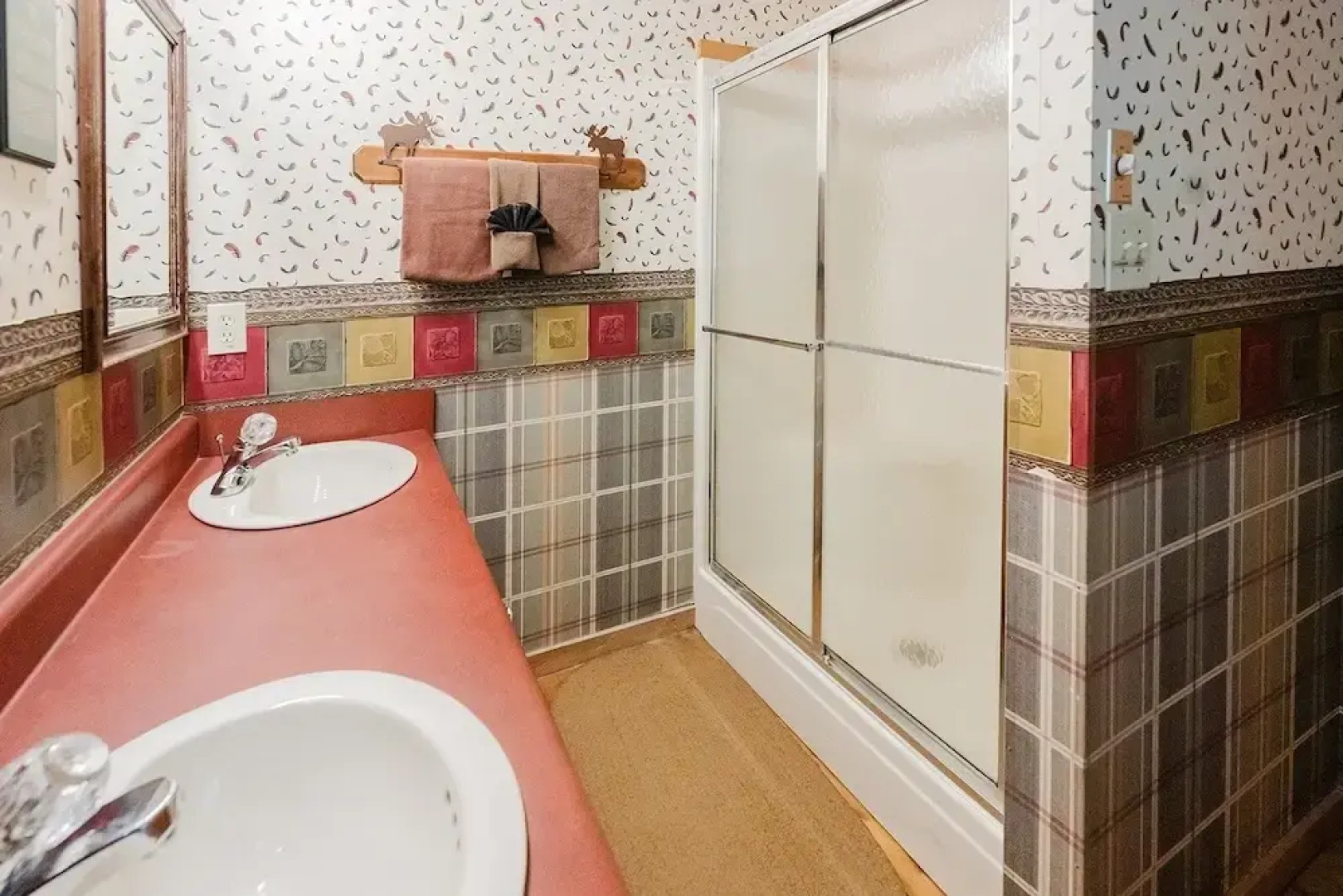 Big Kahuna Lodge 3 Bedroom Cabin by RedAwning