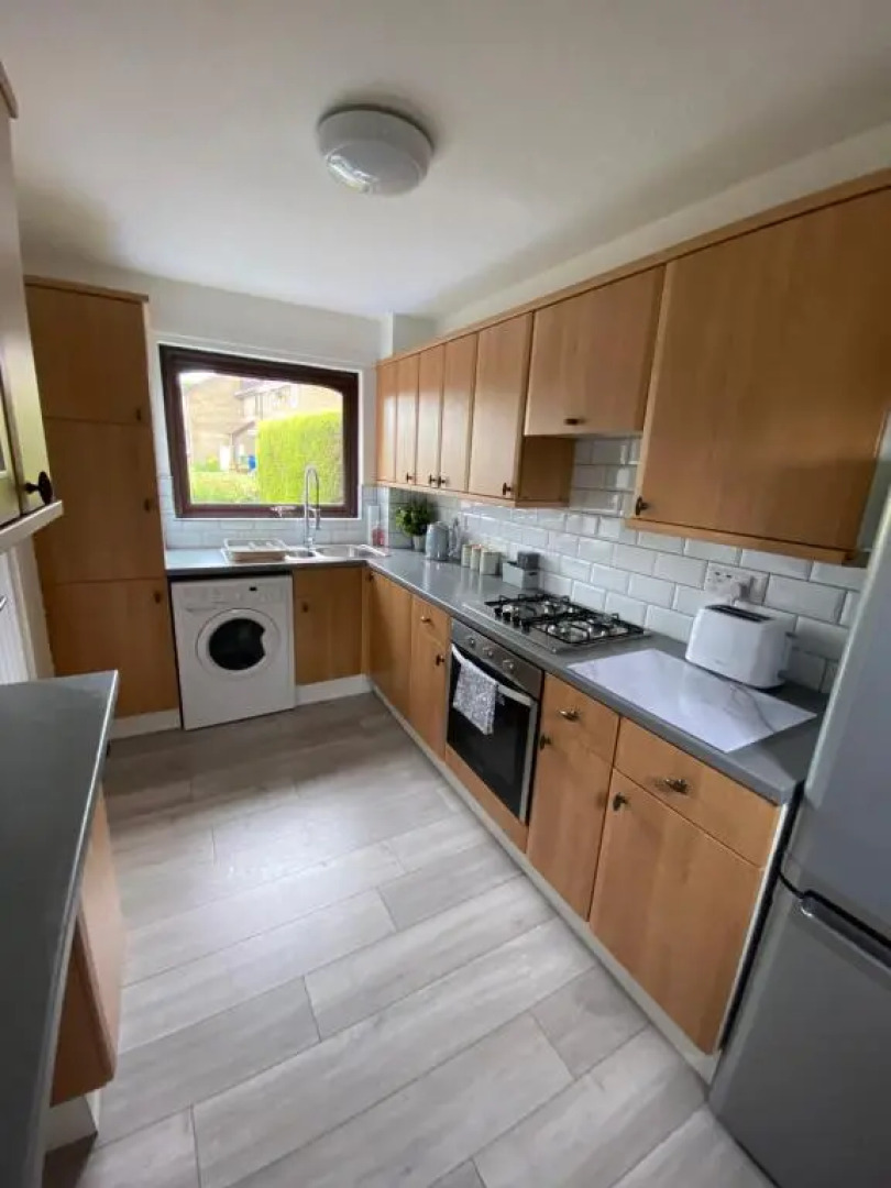 Newly Refurbished Beautiful Location 1 Bedroom Residential House sleeps 4