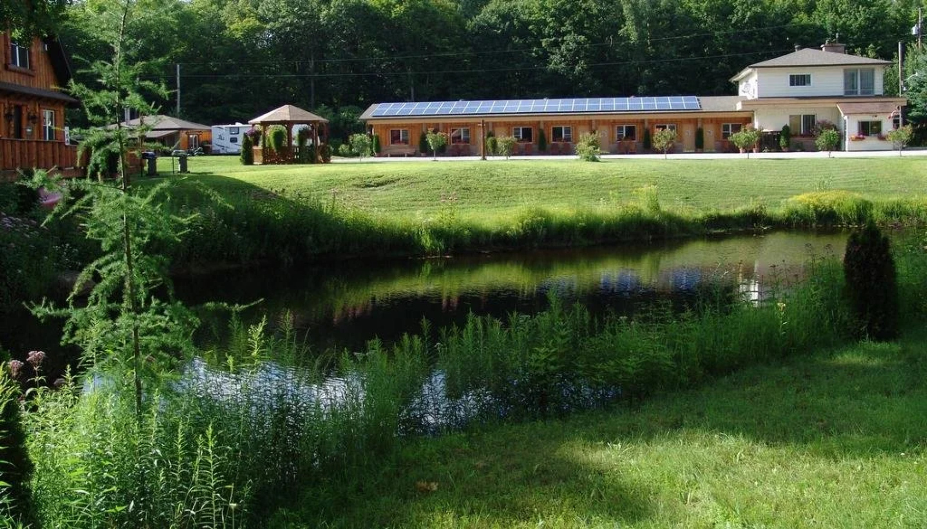 The Highlands Motel & Lodge