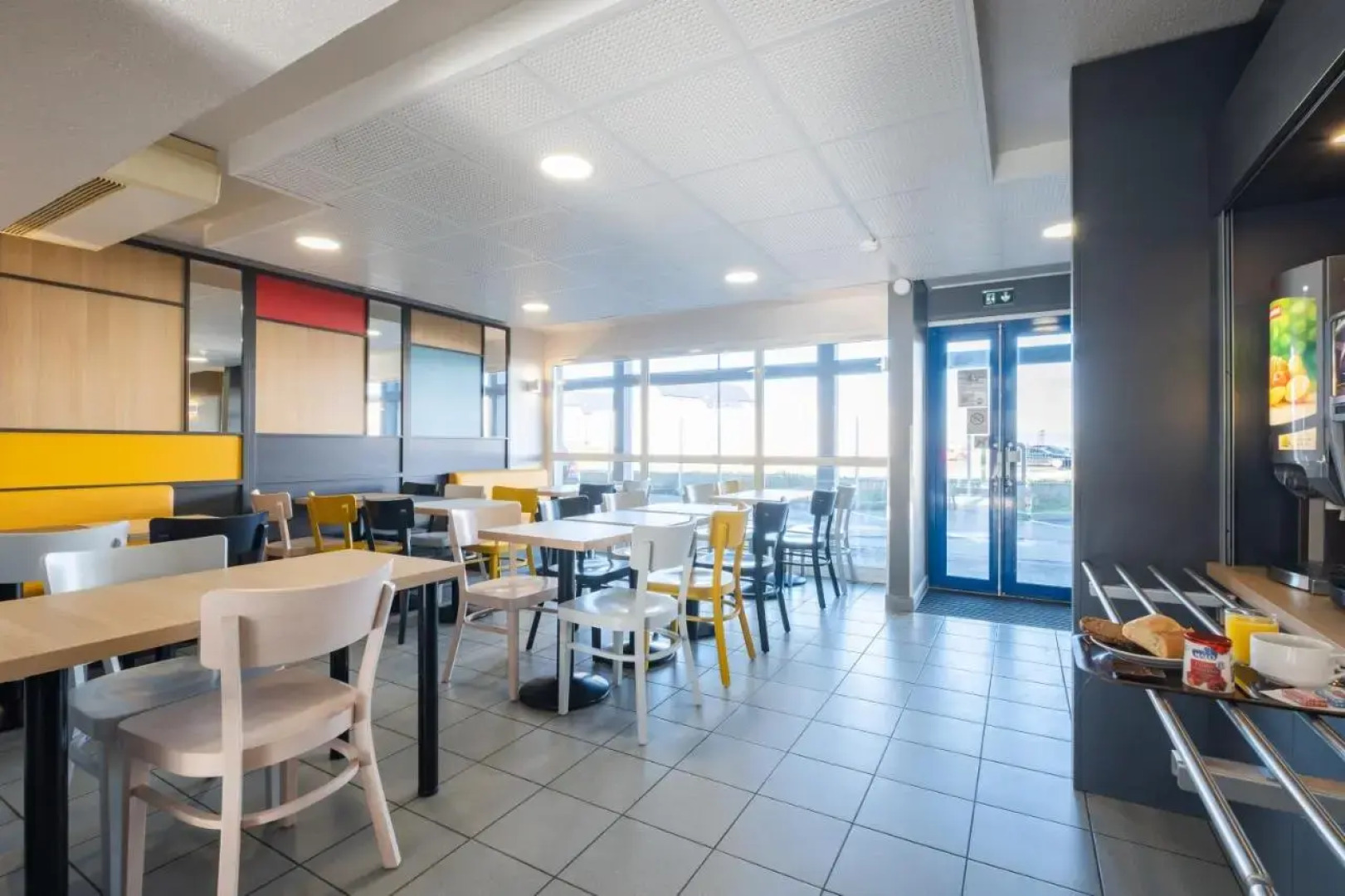 B&B HOTEL Calais Coquelles Tunnel sous la Manche