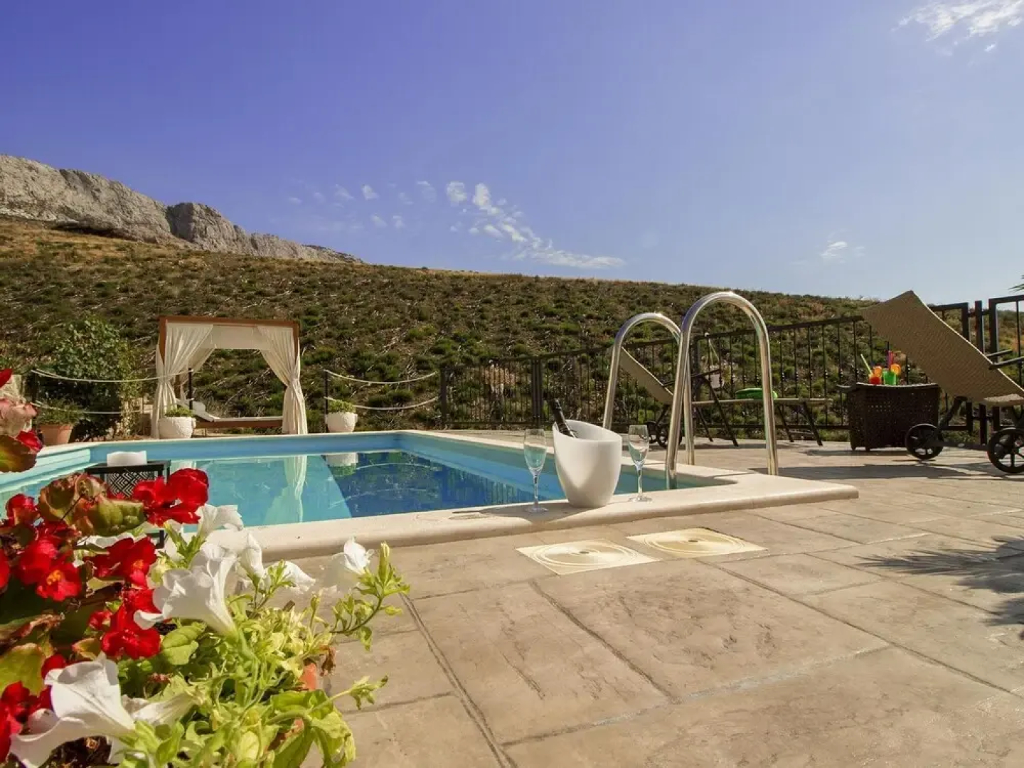 Premium Holiday Home in Kučine-Mravinci with Swimming Pool