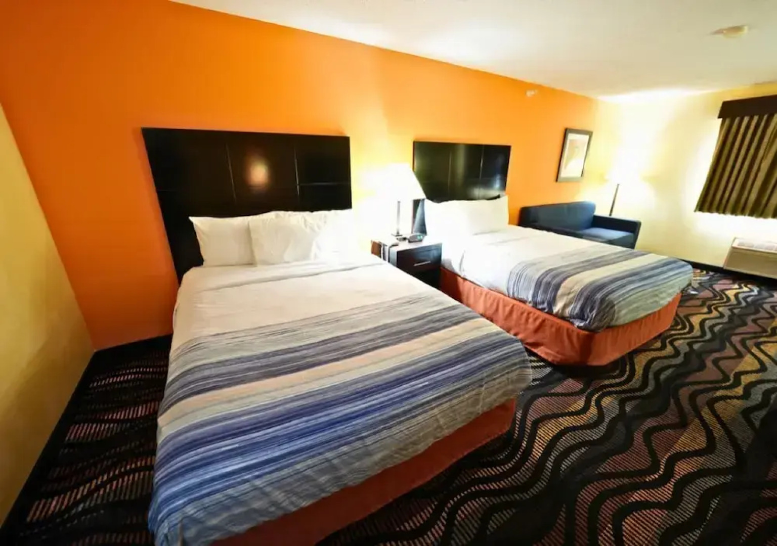 Rock Island Inn & Suites Streator IL