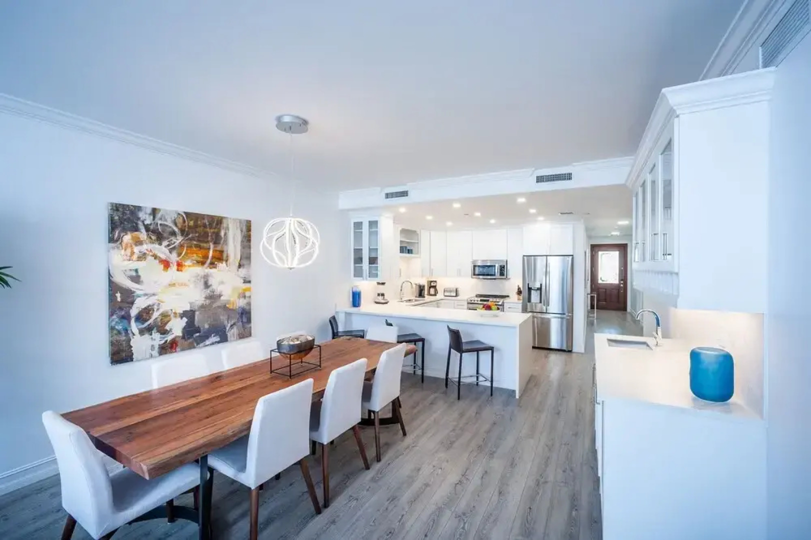 Club Se7en at The Beachcomber