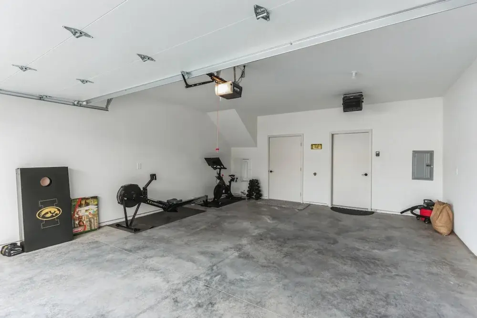 New Modern Townhome With Rooftop Patio 2 Bedroom Townhouse by RedAwning