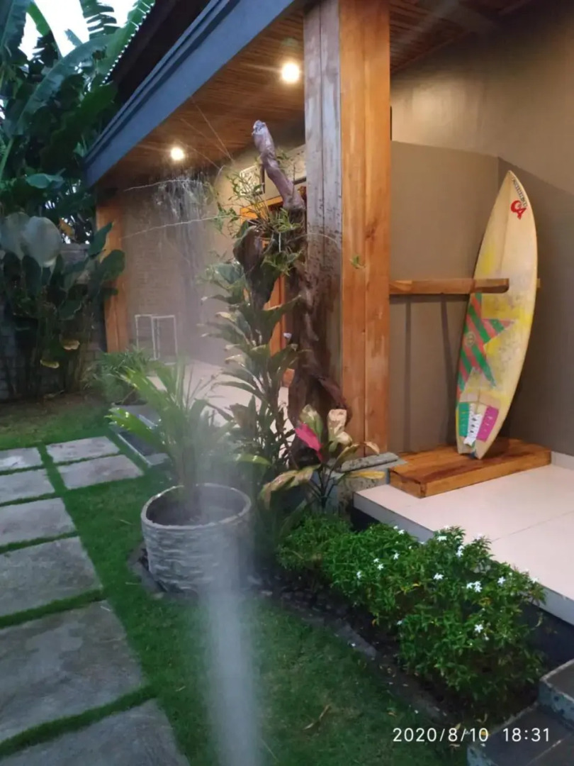 Surf Retreat Villa Sari