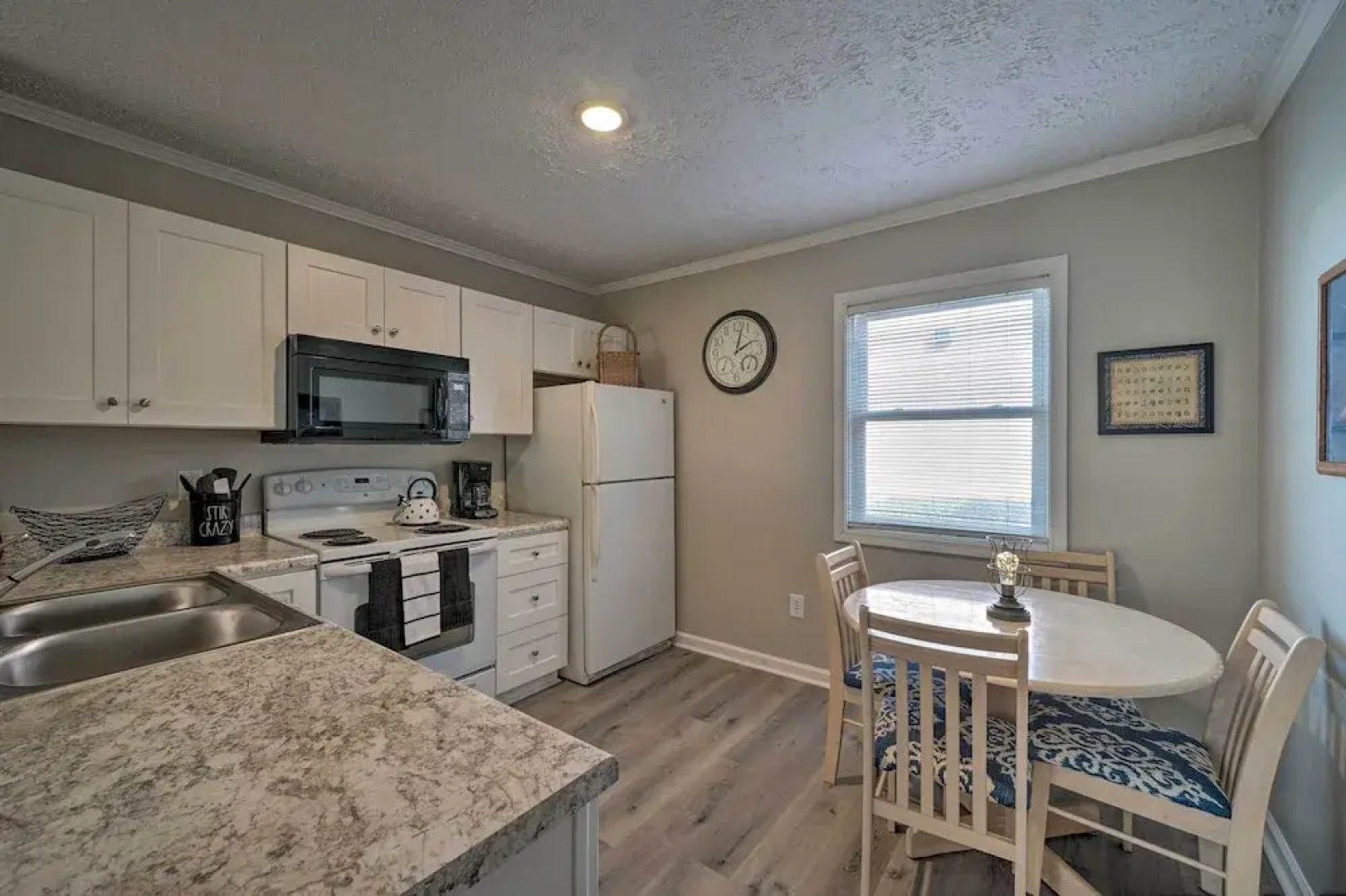 Oceanfront Topsail Beach Retreat - Steps to Shore!