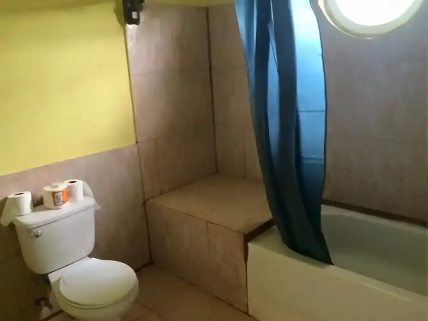 The blue Lagoon Hostel & Private Rooms