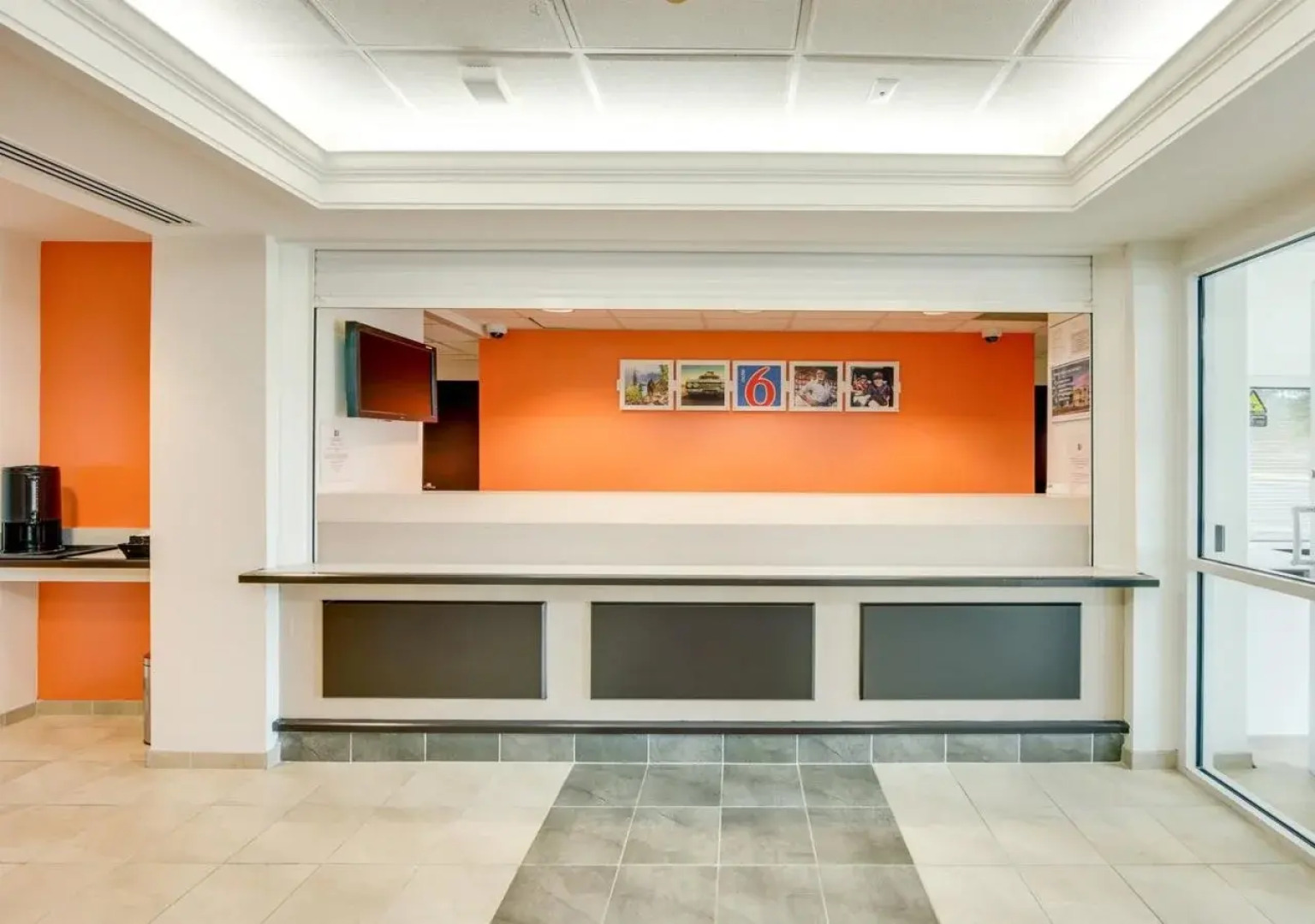 Motel 6 Brampton, ON - Toronto