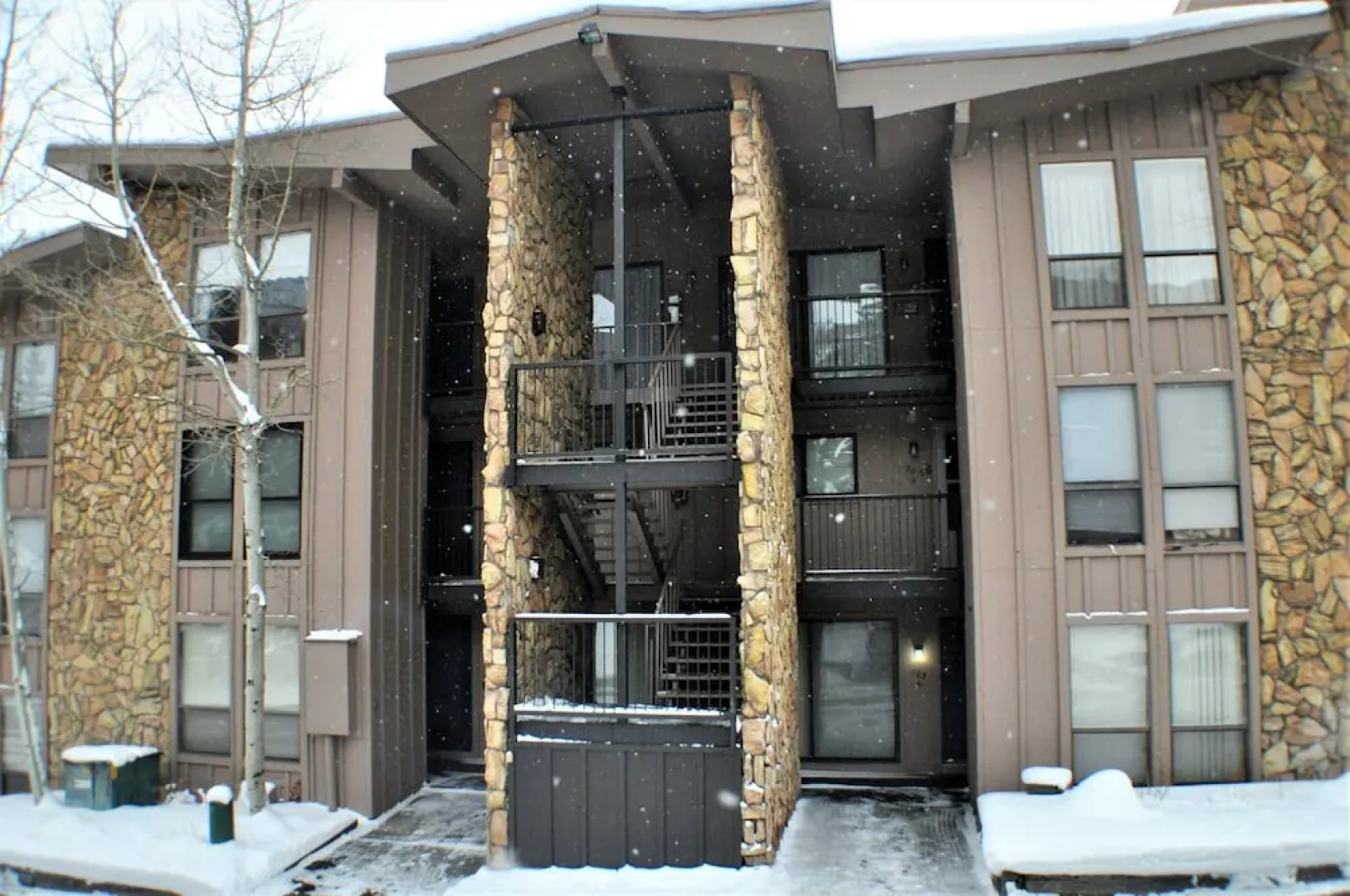 Lake Cliffe 1 Bed 1 Bath Views