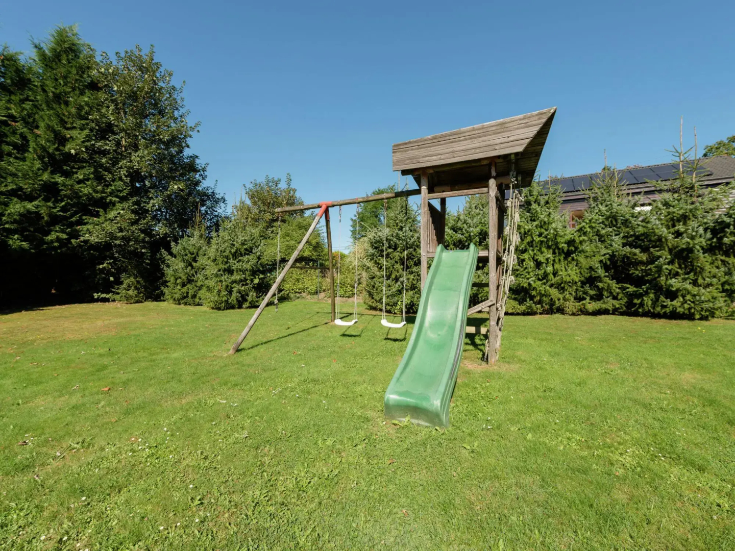 Pastoral villa in Heure with bubble bath, sauna, terrace and large garden