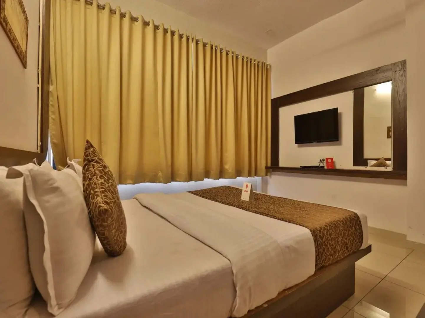 OYO 11649 Hotel Mahima