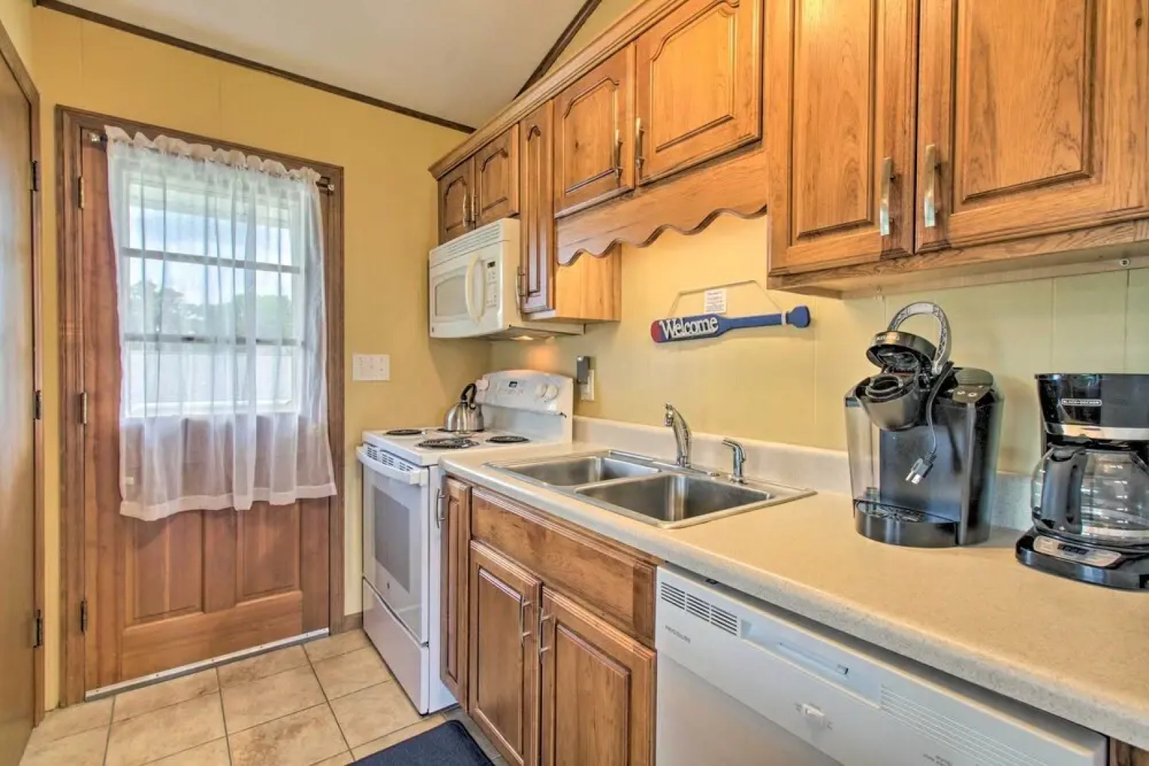 Lakefront Hiwassee Home w/ Private Dock & Deck!