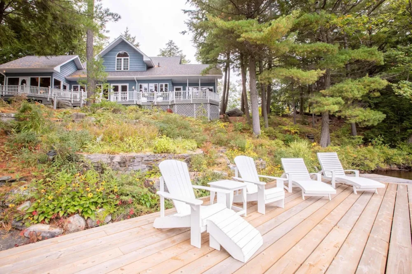 Wildflower Cottage A Fantastic boat access family cottage with a spectacular 500' of waterfront!
