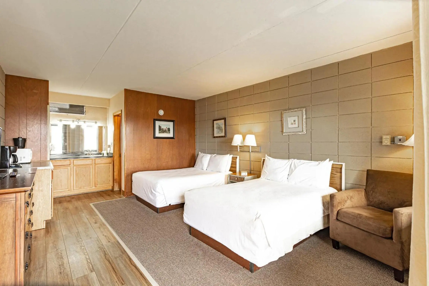 Half Moon Motel & Cottages