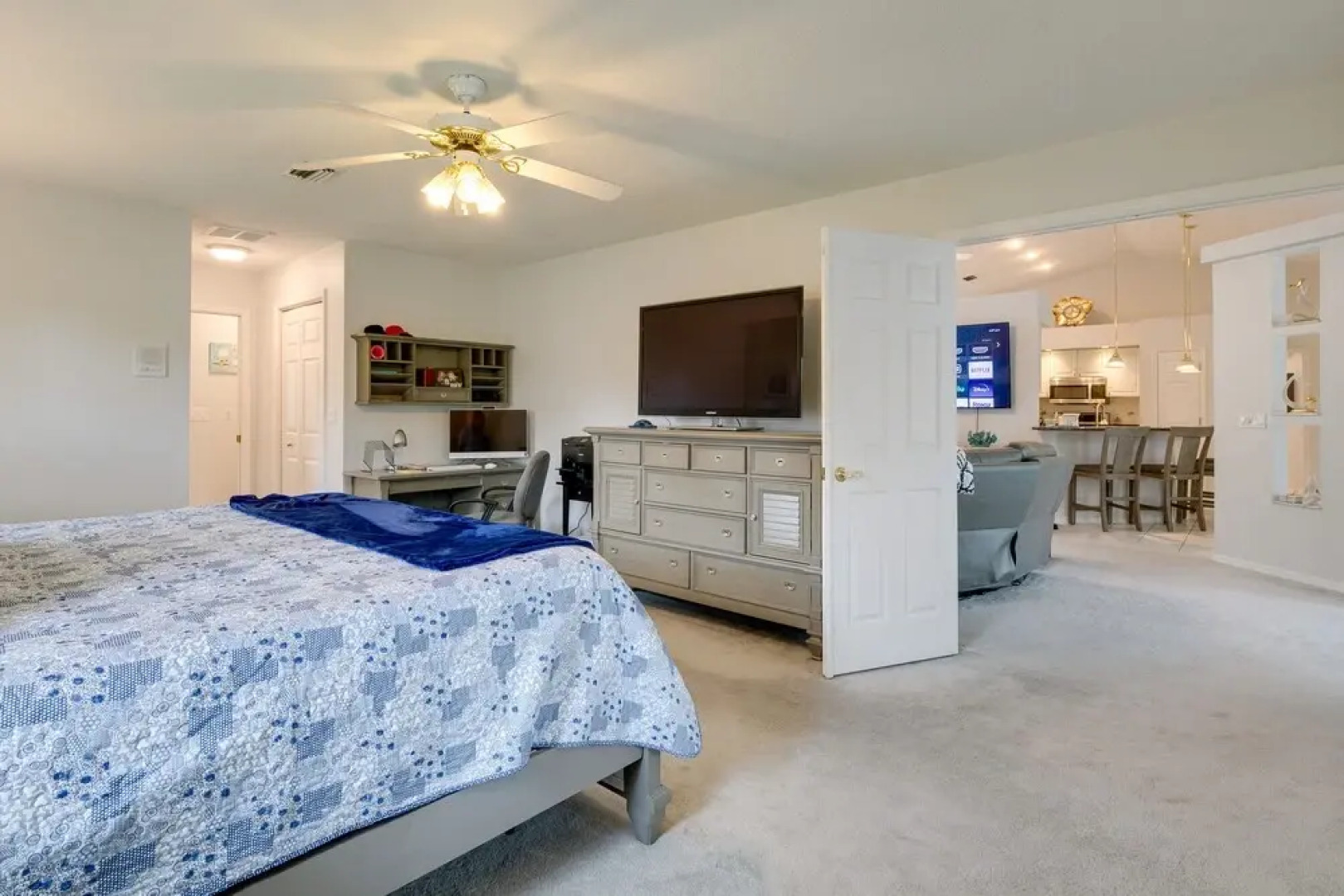 Spring Hill Home - Pool, Grill & Golf Course Views