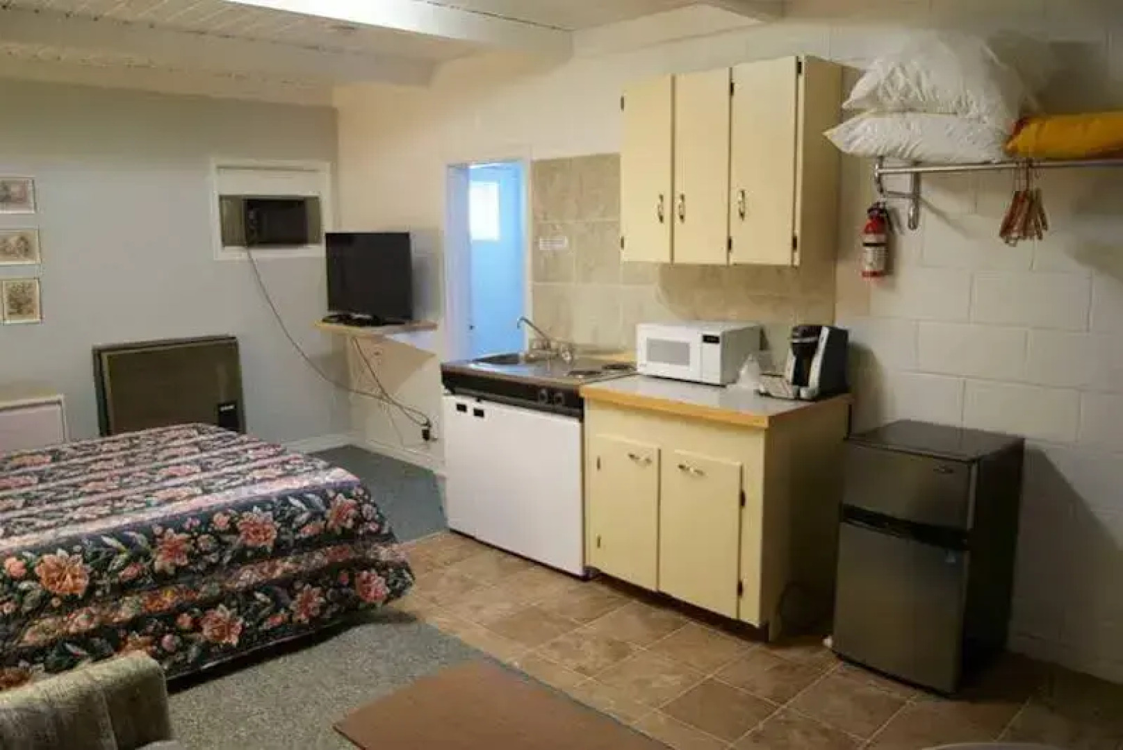 Kootenay Country Inn