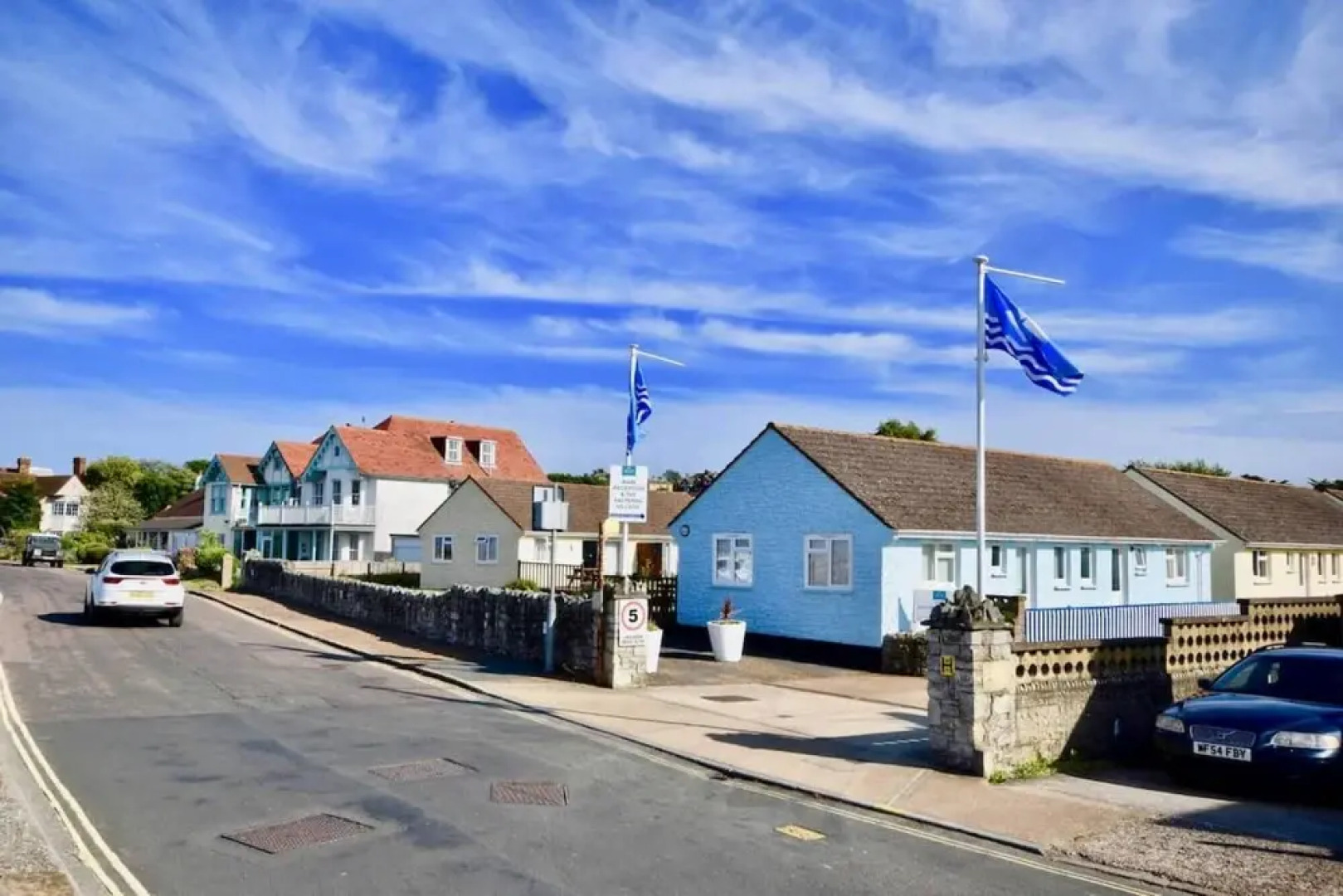 Seashells Dog Friendly Seaview Beach Chalet Sleeps 4 Beach Opposite