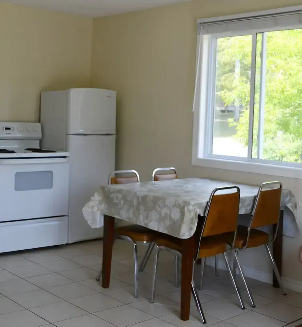 Lions Head Beach Motel & Cottages