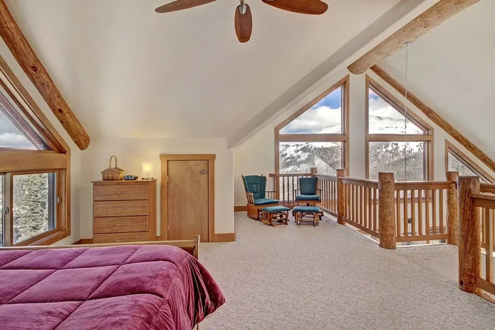 Stunning Mountain Getaway! Sleeps 10!
