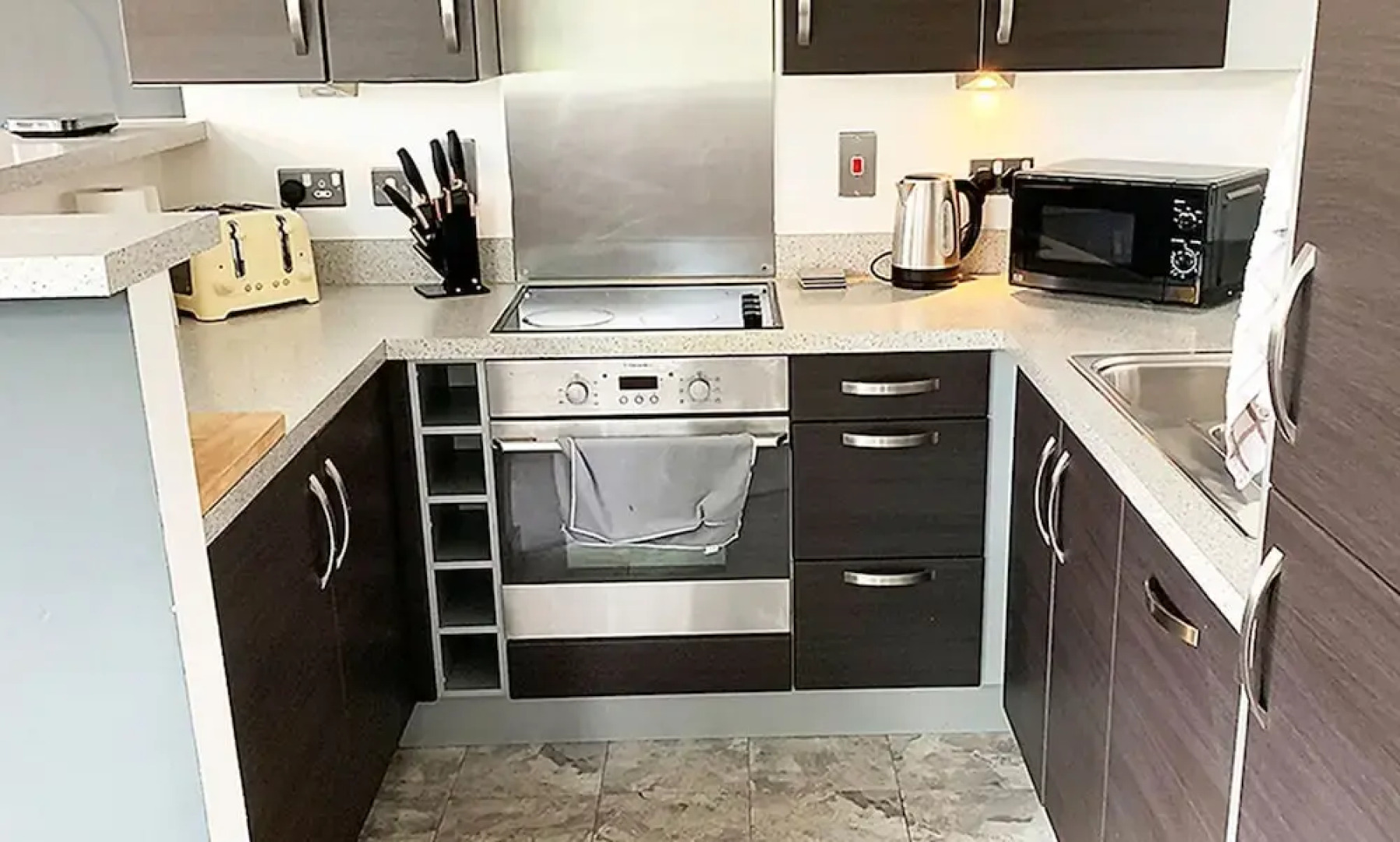 Continental Apartments at Wallis Square with Parking, WiFi & Netflix