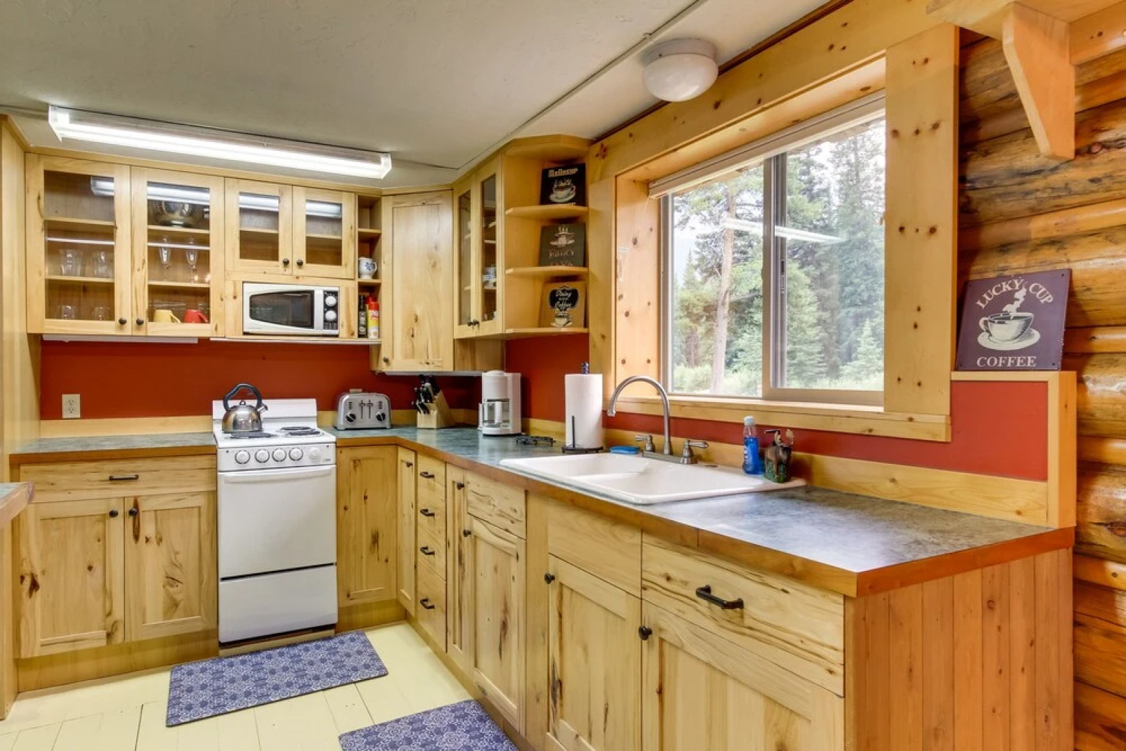 Creekside Silver Gate Getaway w/ Fireplace!