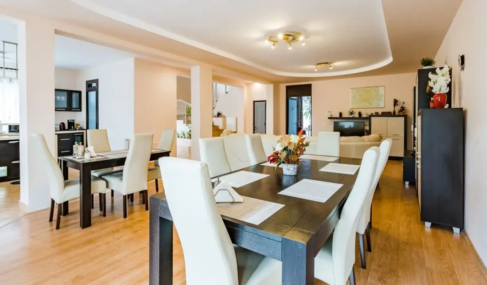 Flora Luxury House