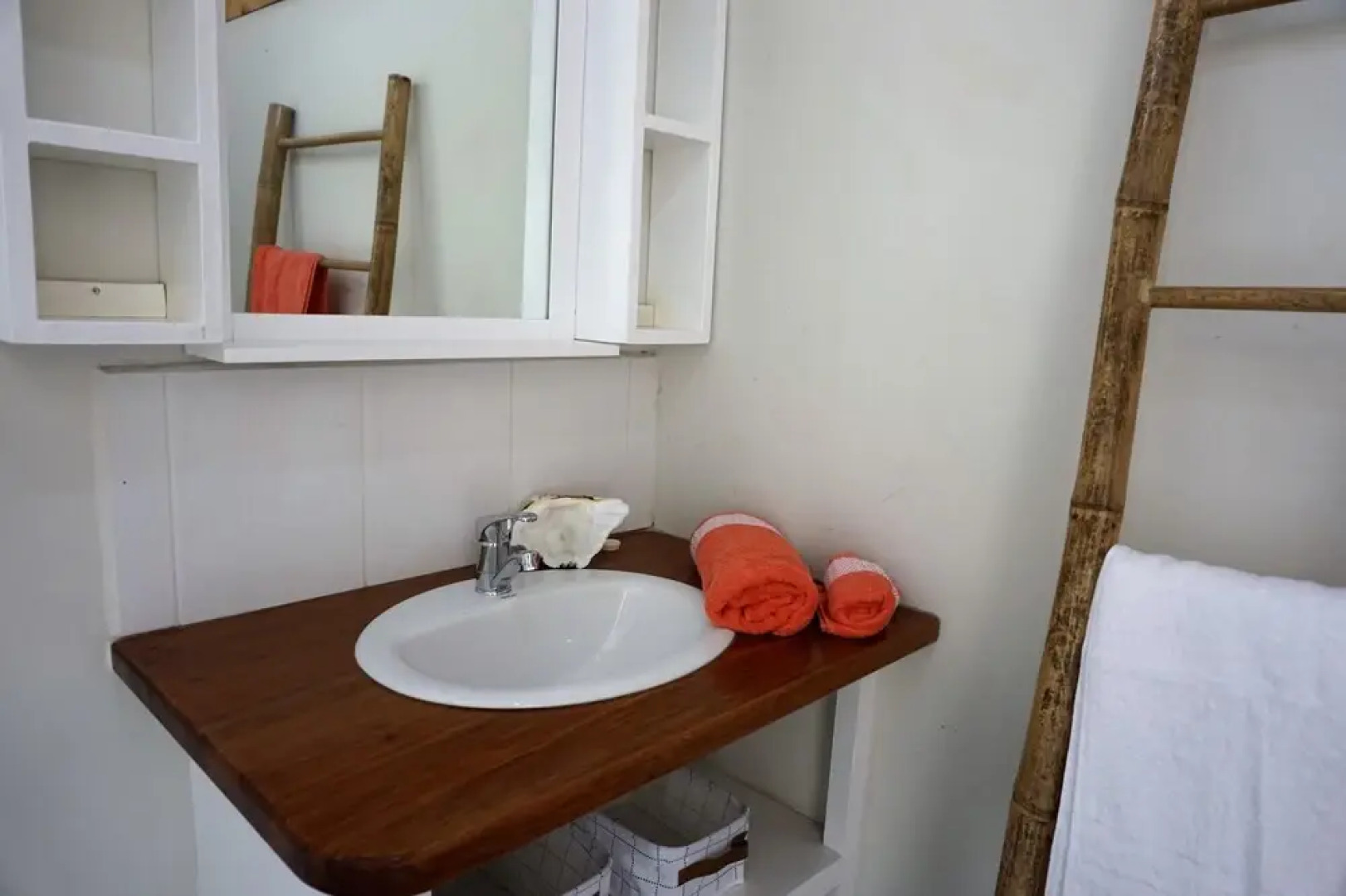 Aoredise - Paradise on Aore Island