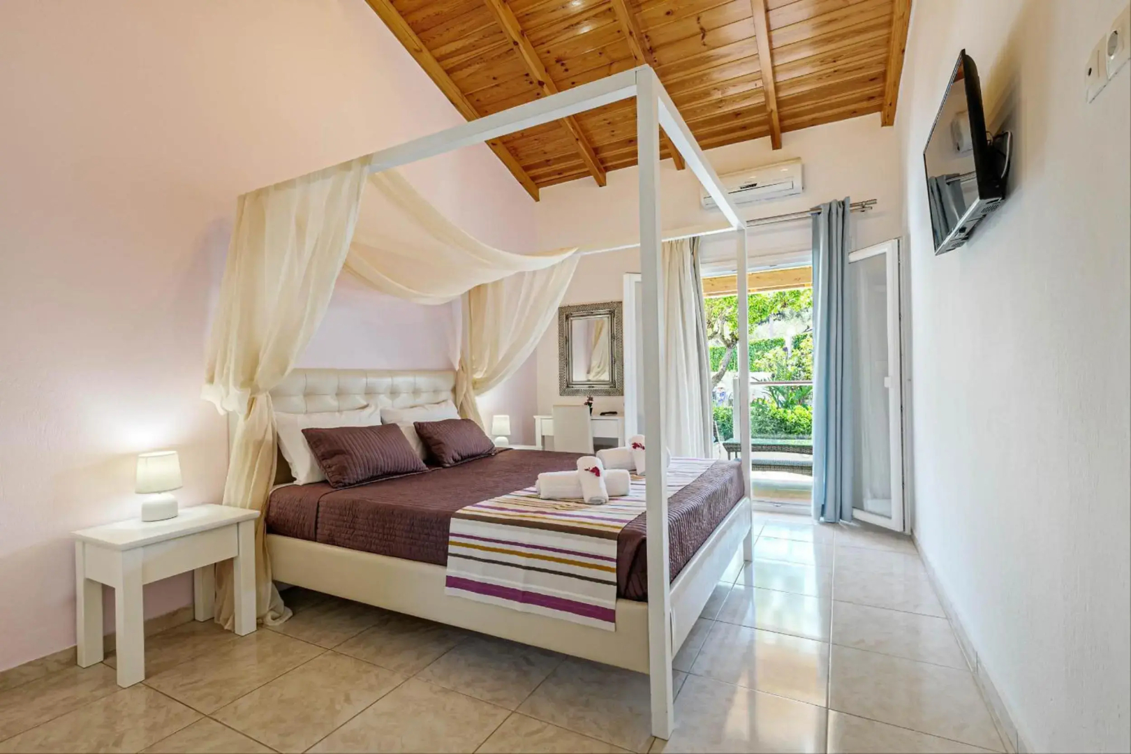 Palapart Gikas Suites And Studios