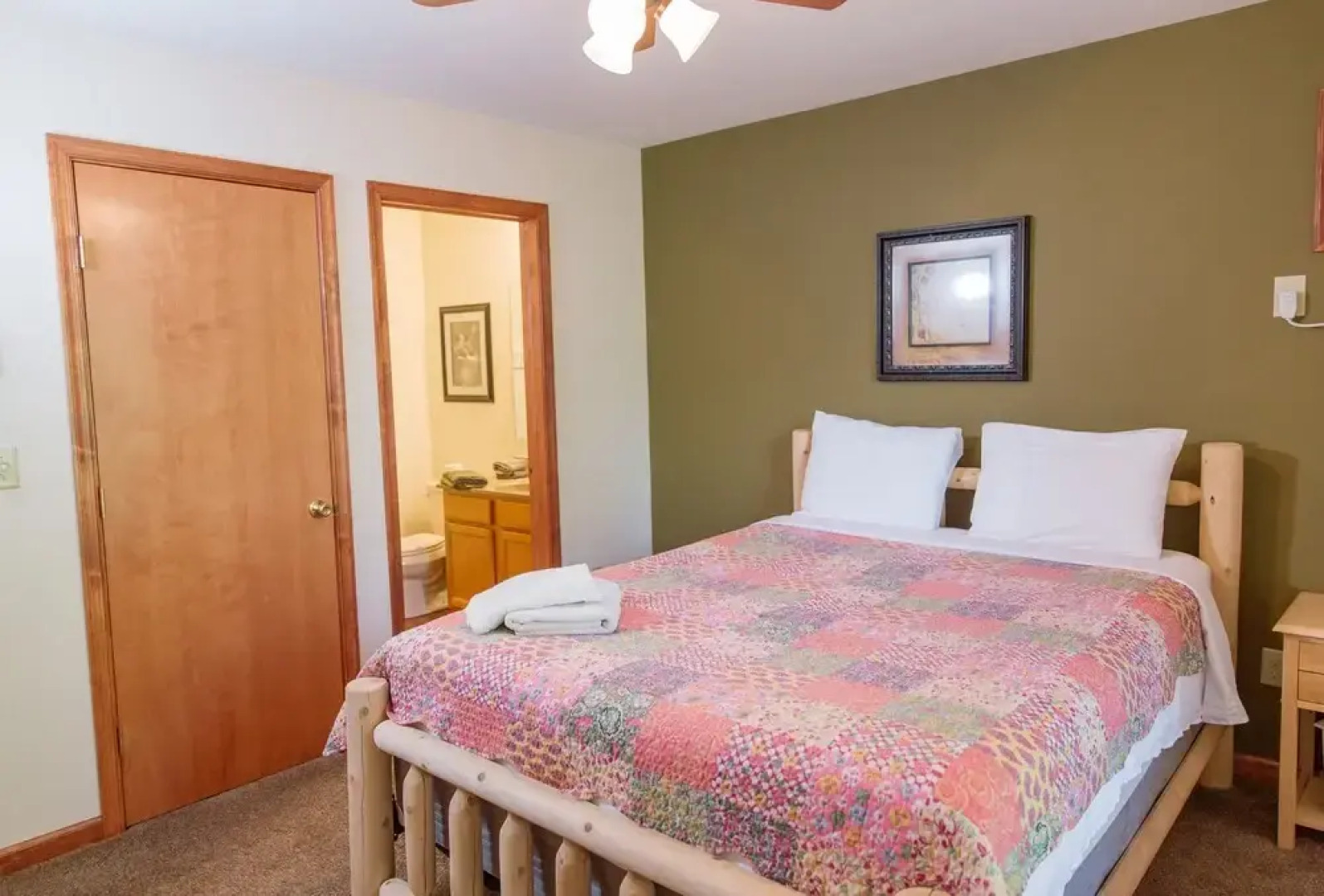 Boulder Field Lodge ~ HOT TUB ~ Free Linens