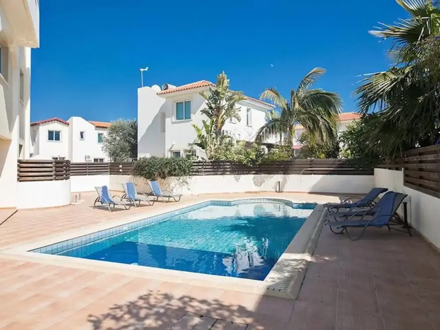 Apt Faye, Beautiful 2bdr Pernera Apartment