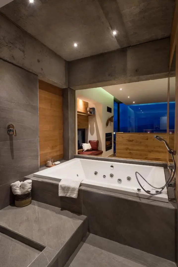 Hotel AWA Puerto Varas