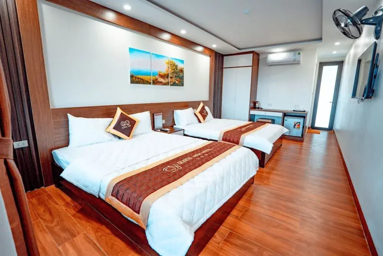 Quang Vinh Hotel
