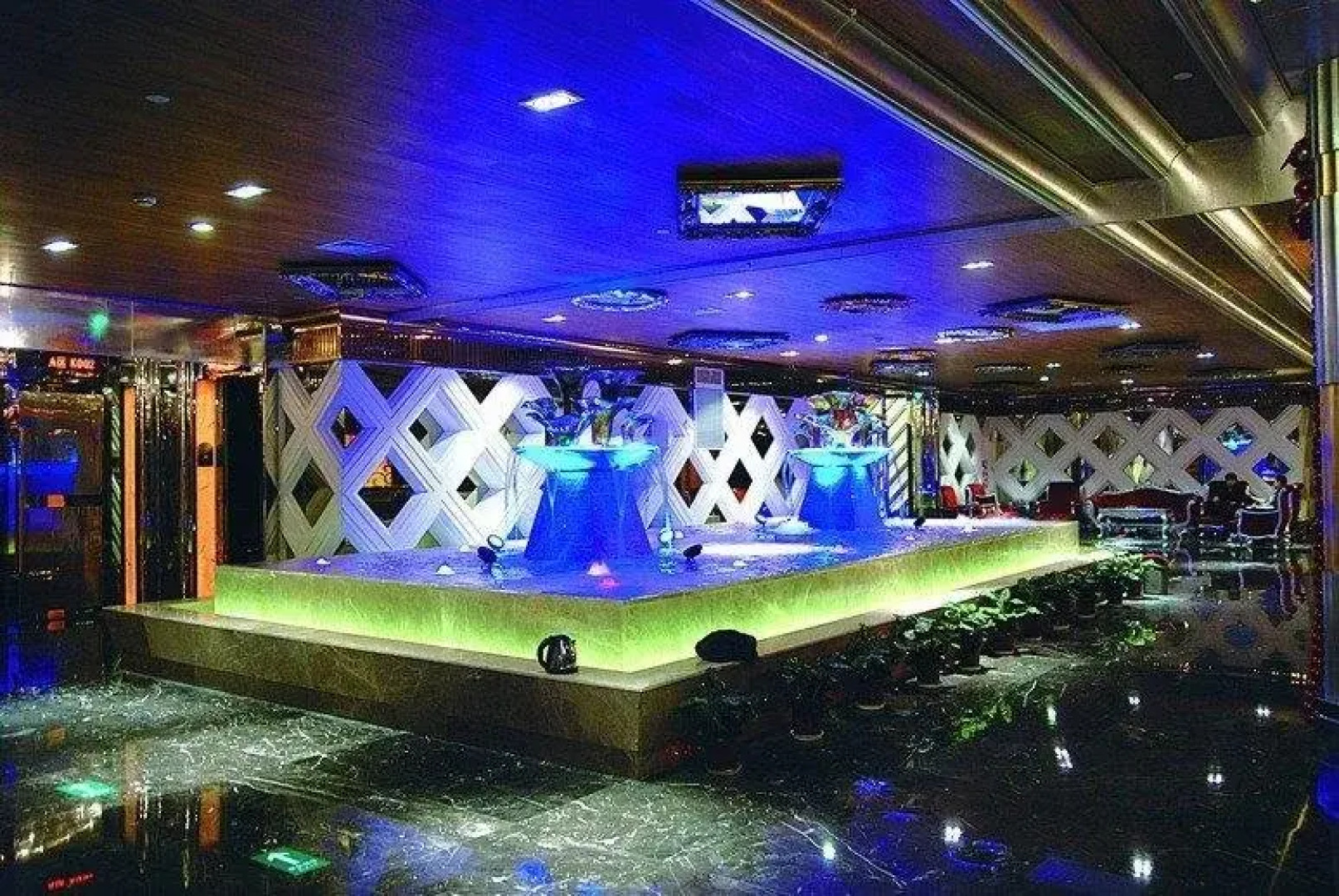 Double-Dove Peace International Hotel