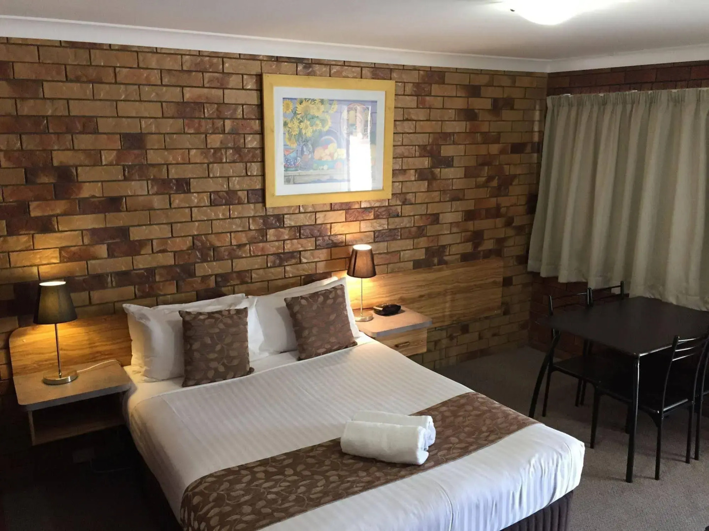 Ruthven Street Motor Inn