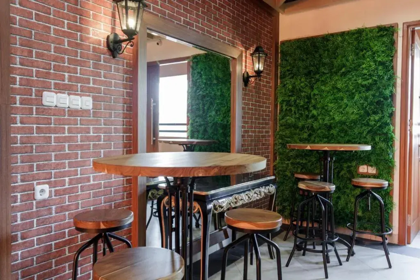 RedDoorz Plus @ CBD Bintaro