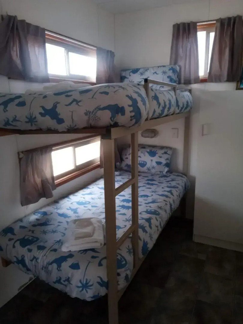 Rocks Retreat Cabin - Seal